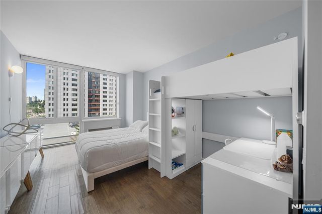618 Hudson Park, Edgewater, NJ 07020