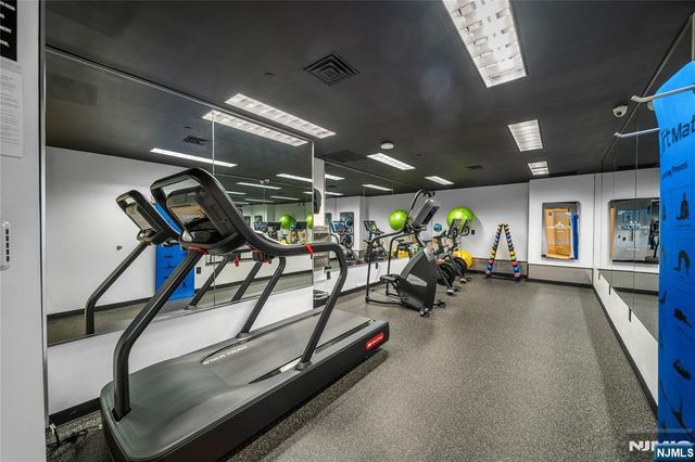 618 Hudson Park, Edgewater, NJ 07020