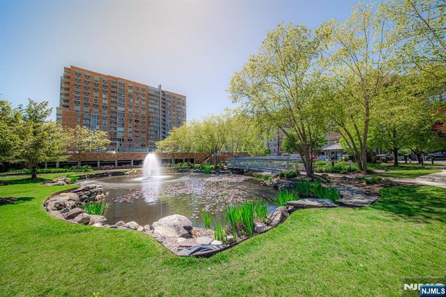 618 Hudson Park, Edgewater, NJ 07020