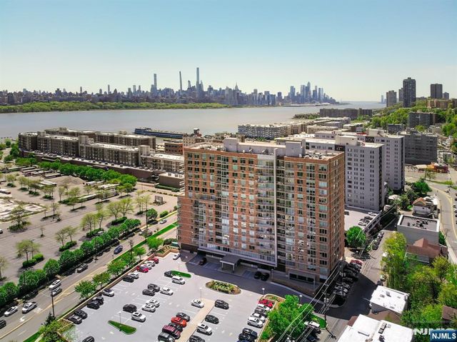 618 Hudson Park, Edgewater, NJ 07020