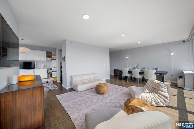 618 Hudson Park, Edgewater, NJ 07020