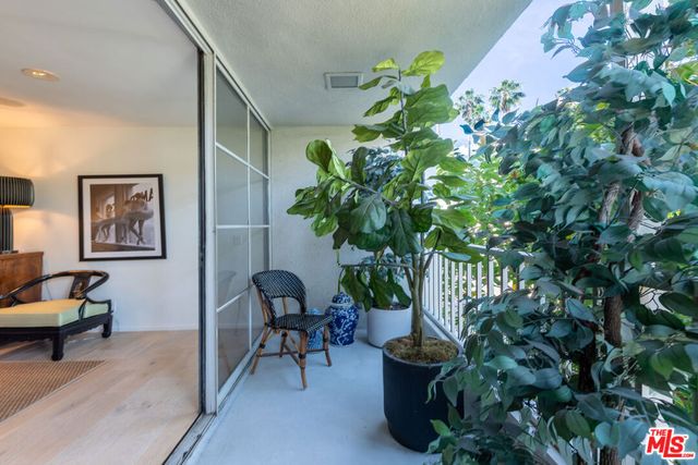 1400 N Sweetzer Avenue 306, West Hollywood, CA 90069