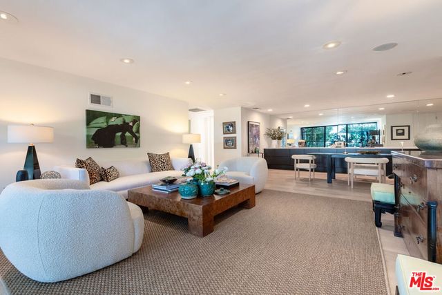 1400 N Sweetzer Avenue 306, West Hollywood, CA 90069