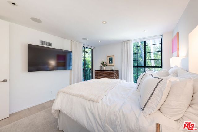 1400 N Sweetzer Avenue 306, West Hollywood, CA 90069