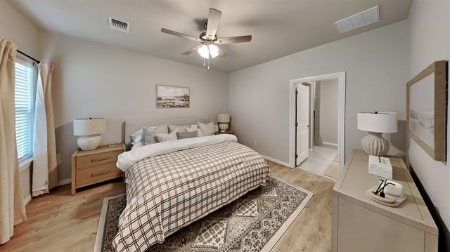 7044 Labelle Drive, Warr Acres, OK 73132