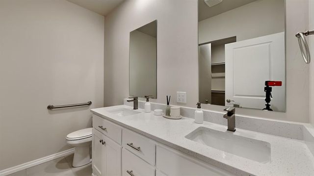 7044 Labelle Drive, Warr Acres, OK 73132