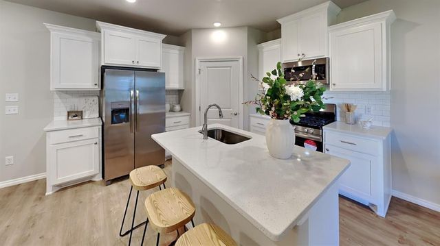 7044 Labelle Drive, Warr Acres, OK 73132