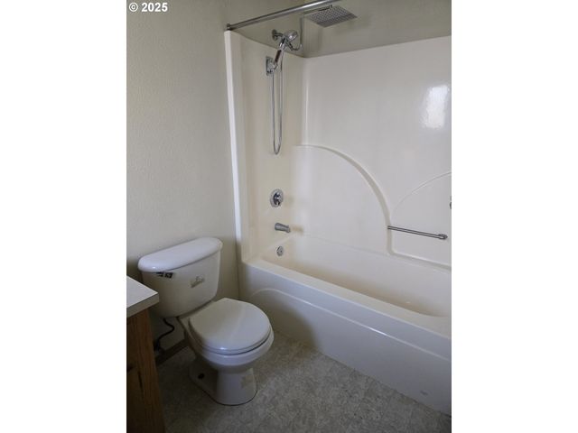 600 Se CARROL St, Winston, OR 97496