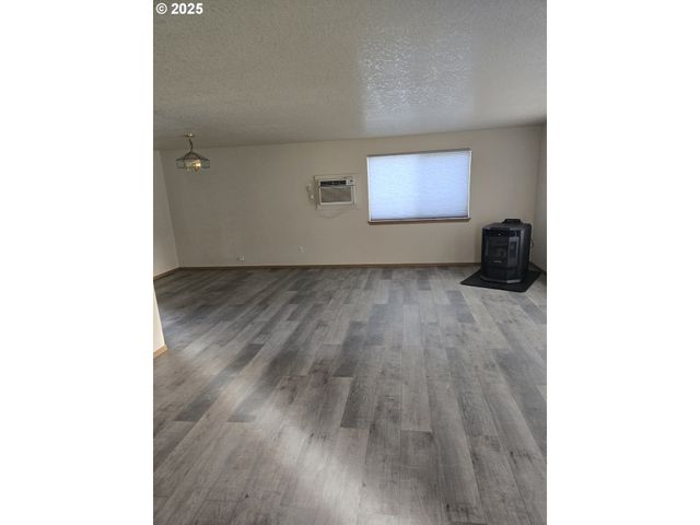 600 Se CARROL St, Winston, OR 97496