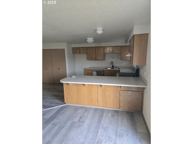 600 Se CARROL St, Winston, OR 97496