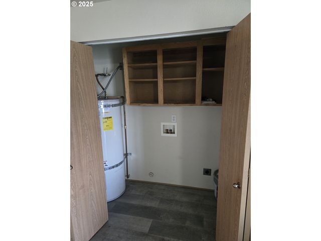 600 Se CARROL St, Winston, OR 97496