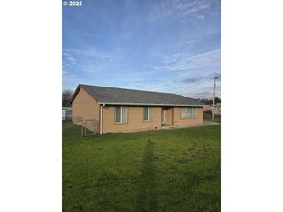 600 Se CARROL St, Winston, OR 97496