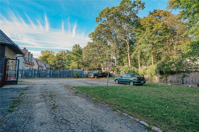 133 Roger Williams Avenue, East Providence, RI 02916