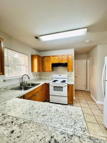 5534 Stone Bluff Court, Charlotte, NC 28214