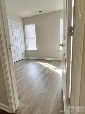 5534 Stone Bluff Court, Charlotte, NC 28214