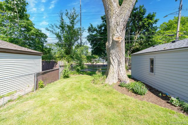 2036 Gardner Avenue, Berkley, MI 48072