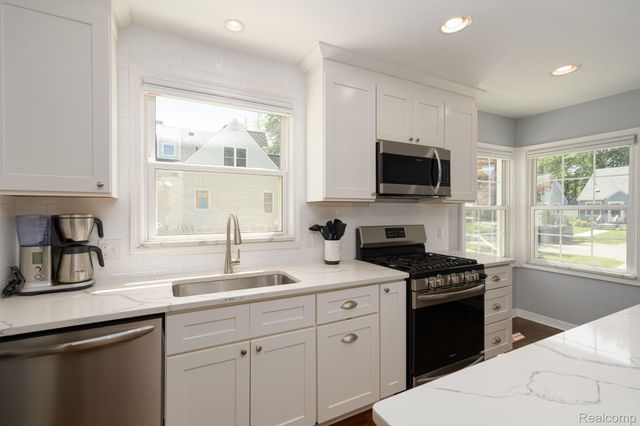 2036 Gardner Avenue, Berkley, MI 48072