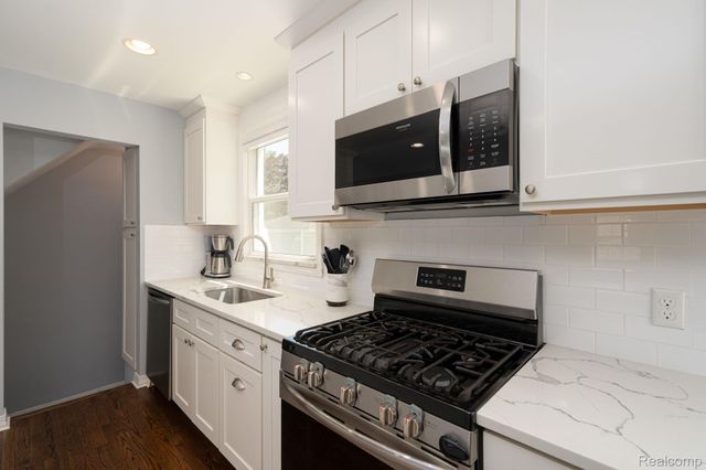 2036 Gardner Avenue, Berkley, MI 48072