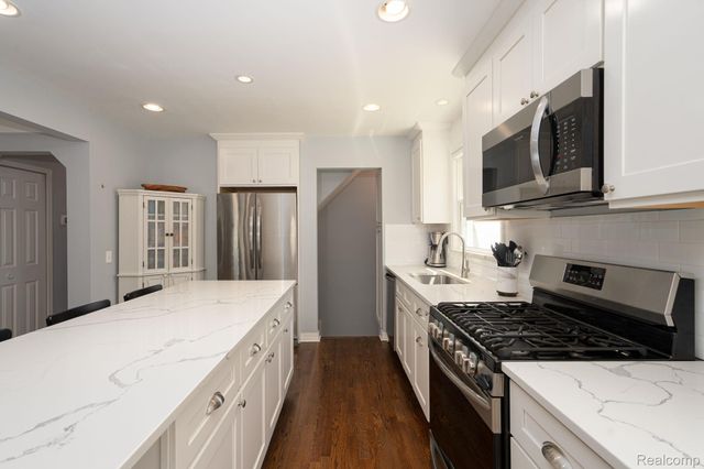 2036 Gardner Avenue, Berkley, MI 48072