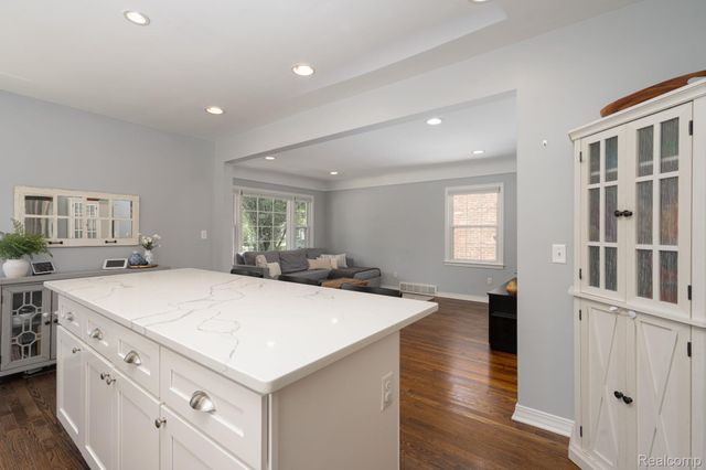 2036 Gardner Avenue, Berkley, MI 48072
