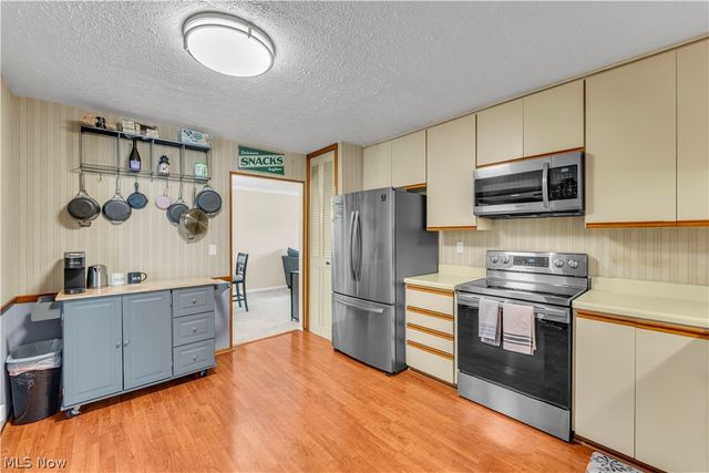 6151 Hickory Trail, North Ridgeville, OH 44039