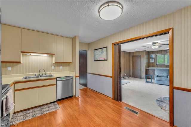 6151 Hickory Trail, North Ridgeville, OH 44039