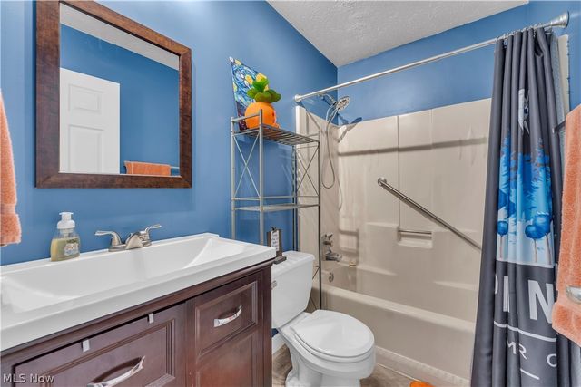 6151 Hickory Trail, North Ridgeville, OH 44039