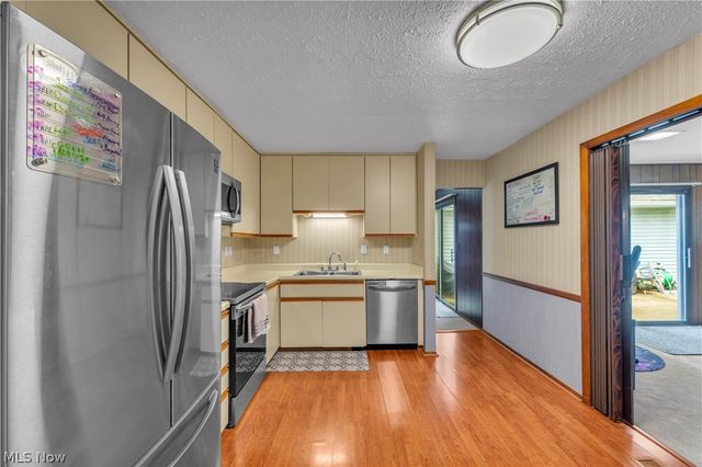 6151 Hickory Trail, North Ridgeville, OH 44039