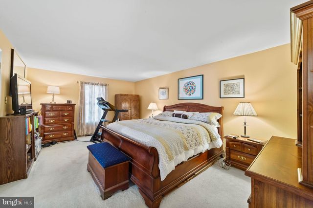 8 ANDREW DRIVE, Lawrence, NJ 08648