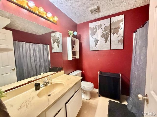 29 Saint Ann Avenue, St James, MO 65559