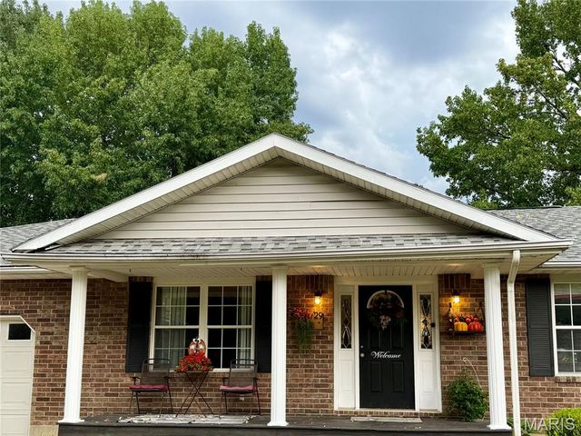 29 Saint Ann Avenue, St James, MO 65559