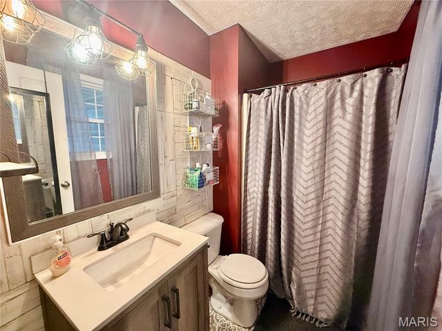 29 Saint Ann Avenue, St James, MO 65559