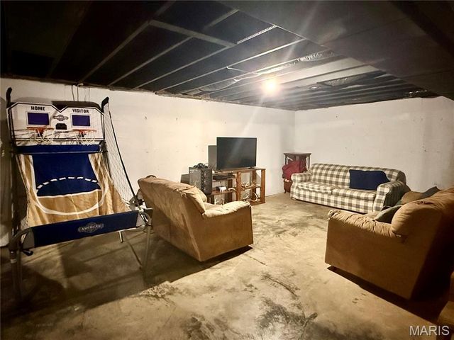 29 Saint Ann Avenue, St James, MO 65559