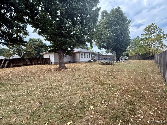 29 Saint Ann Avenue, St James, MO 65559