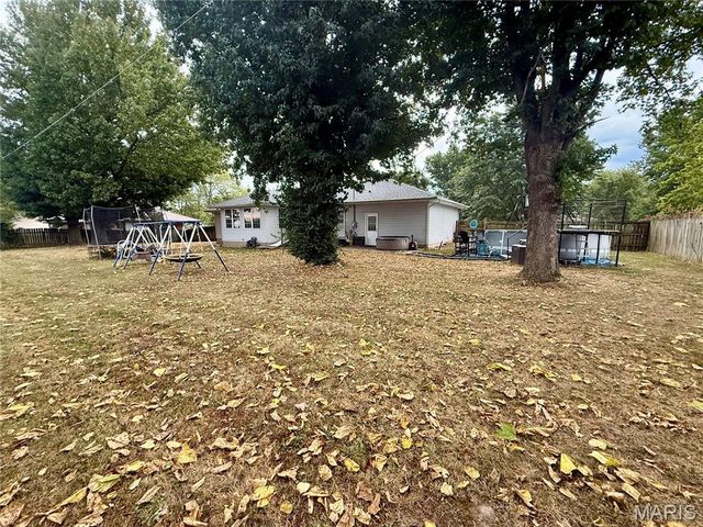 29 Saint Ann Avenue, St James, MO 65559