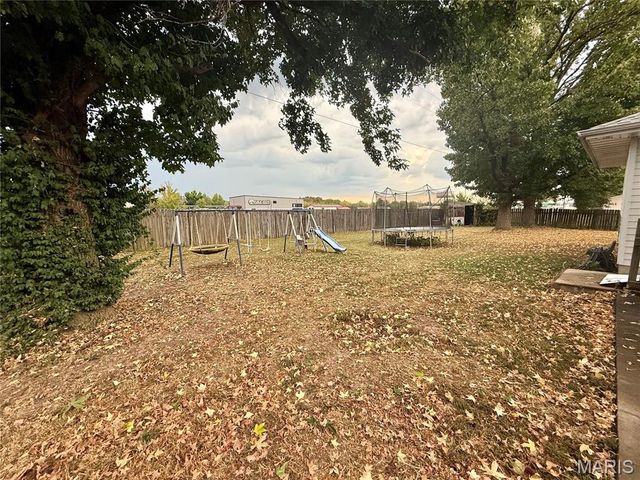 29 Saint Ann Avenue, St James, MO 65559