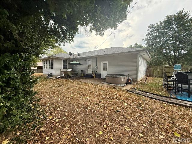 29 Saint Ann Avenue, St James, MO 65559