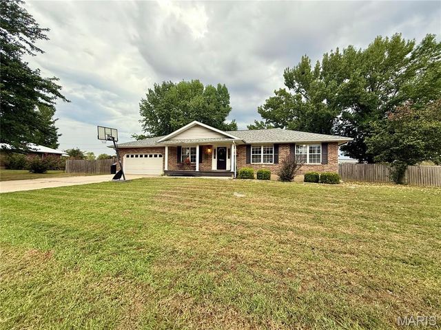 29 Saint Ann Avenue, St James, MO 65559