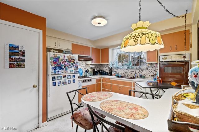 4958 Hampton Drive, North Olmsted, OH 44070