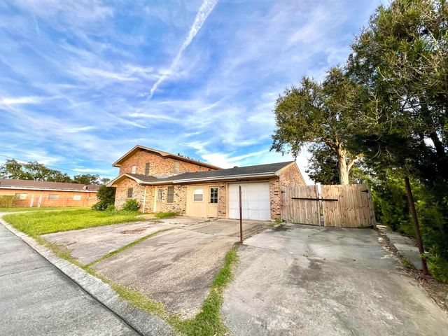 109 Burkwall Drive, Houma, LA 70360