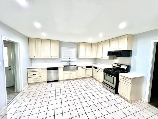 109 Burkwall Drive, Houma, LA 70360