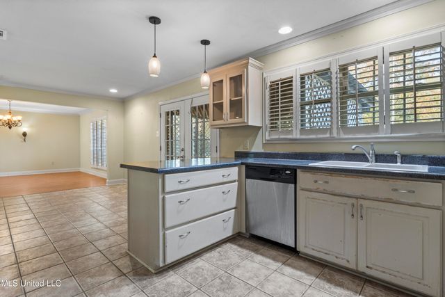 1513 Woodhaven Street, Pascagoula, MS 39581