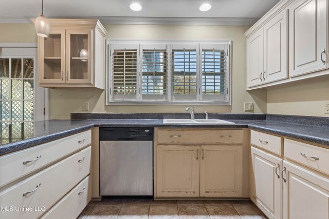 1513 Woodhaven Street, Pascagoula, MS 39581