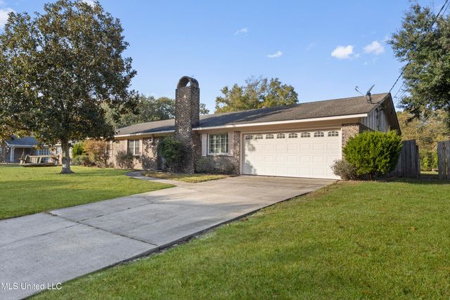 1513 Woodhaven Street, Pascagoula, MS 39581