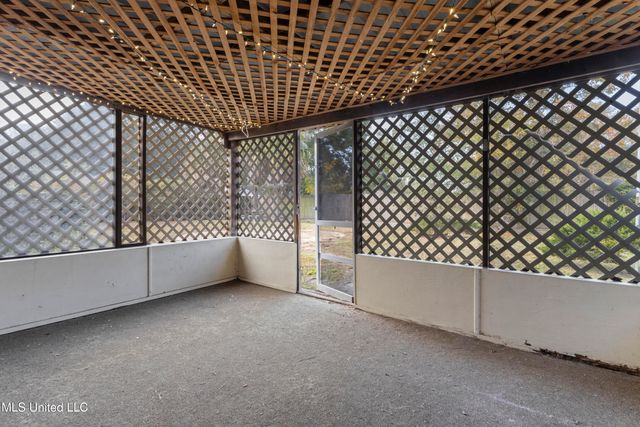 1513 Woodhaven Street, Pascagoula, MS 39581