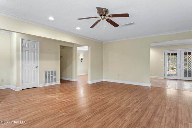 1513 Woodhaven Street, Pascagoula, MS 39581