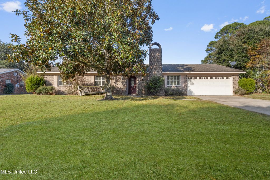 1513 Woodhaven Street, Pascagoula, MS 39581