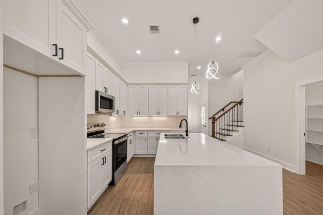 5642 Hirondel Street, Houston, TX 77033