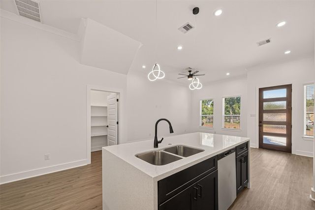 5642 Hirondel Street, Houston, TX 77033