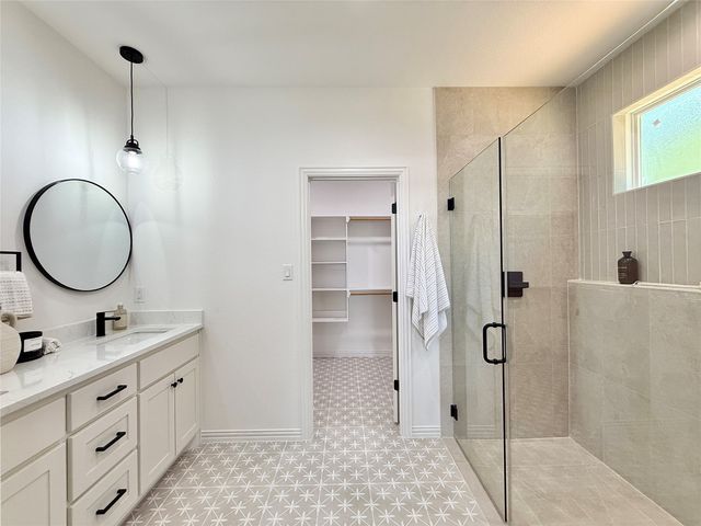 750 E Bluebonnet Drive, Granbury, TX 76048